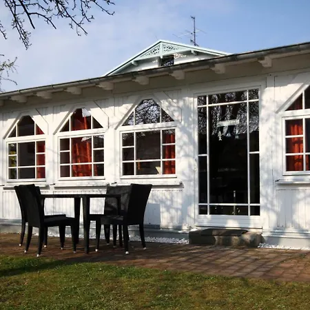Strandvilla Rheingold - Nebengebaeude Вилла Гёрен